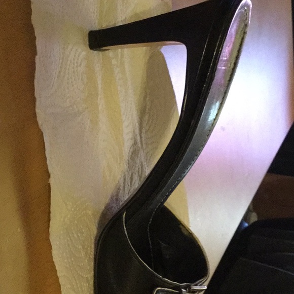 Women Shoes - Picture 6 of 7